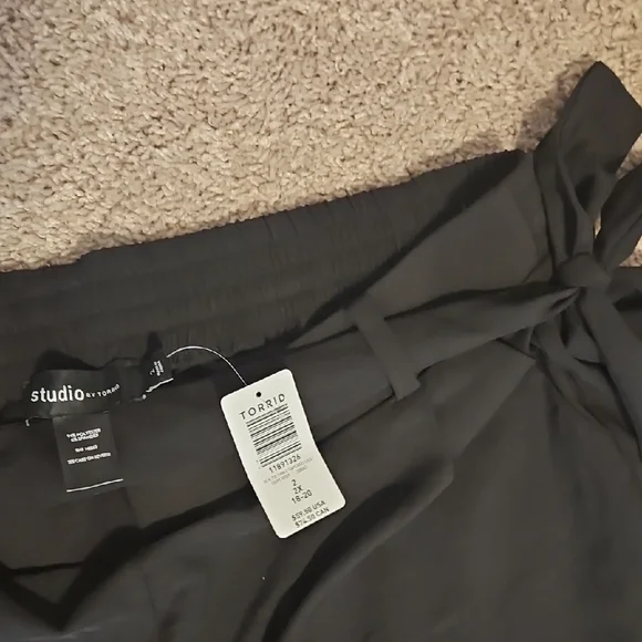 Torrid Black Tie Front Tapered Pants - Picture 5 of 11